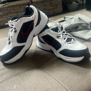 Nike Air Monarch Men’s Shoes